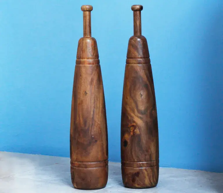 Clavas persas de madera